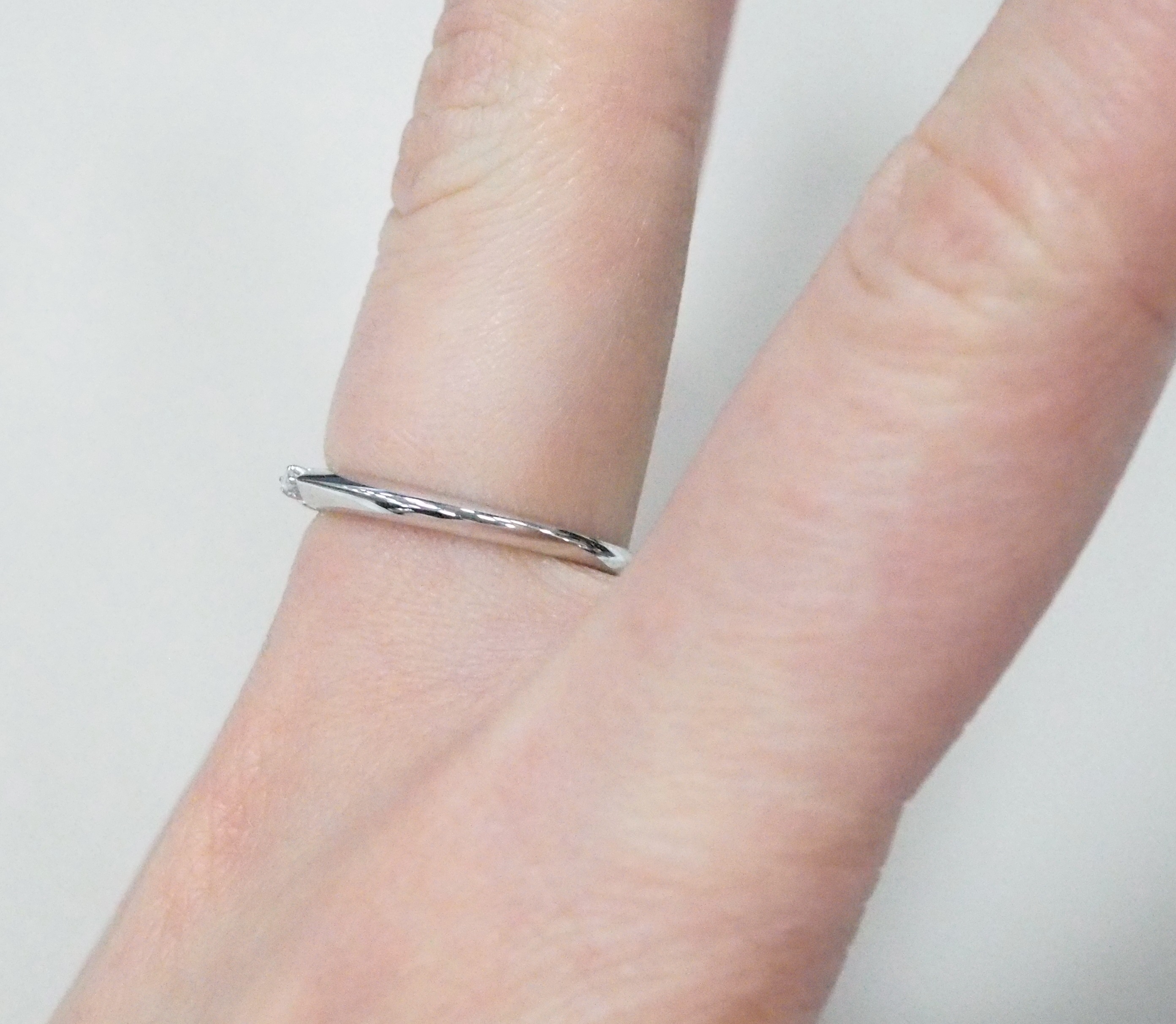 Серебряное кольцо с бриллиантом